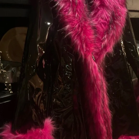 Widow Vinyl Faux Fur Coat ( XXL) - Picture 5 of 10